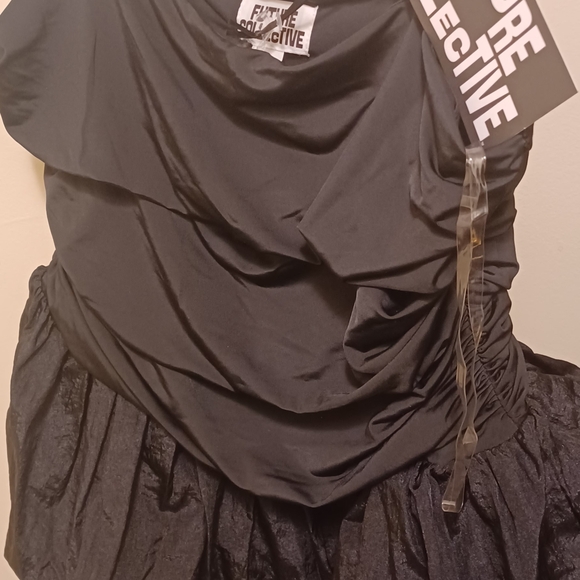 Black Ruched TOP - Picture 3 of 10